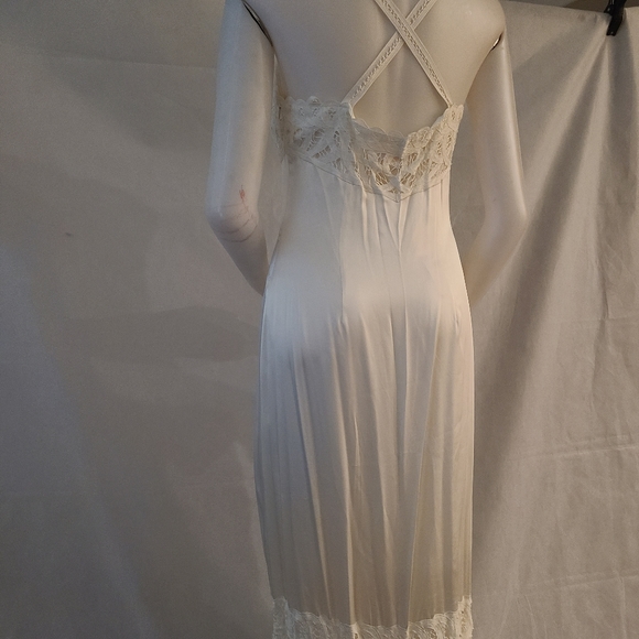 SOLD!!Issue Women's 100% Silk Embroidery Crisscross  Back Gown - Picture 2 of 11
